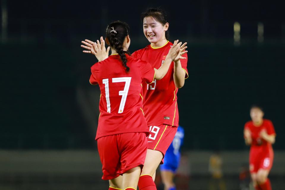世界杯官方app下载入口-U20女足三连胜晋级!20年第一次,轰6球0失球,肖亚飞建功